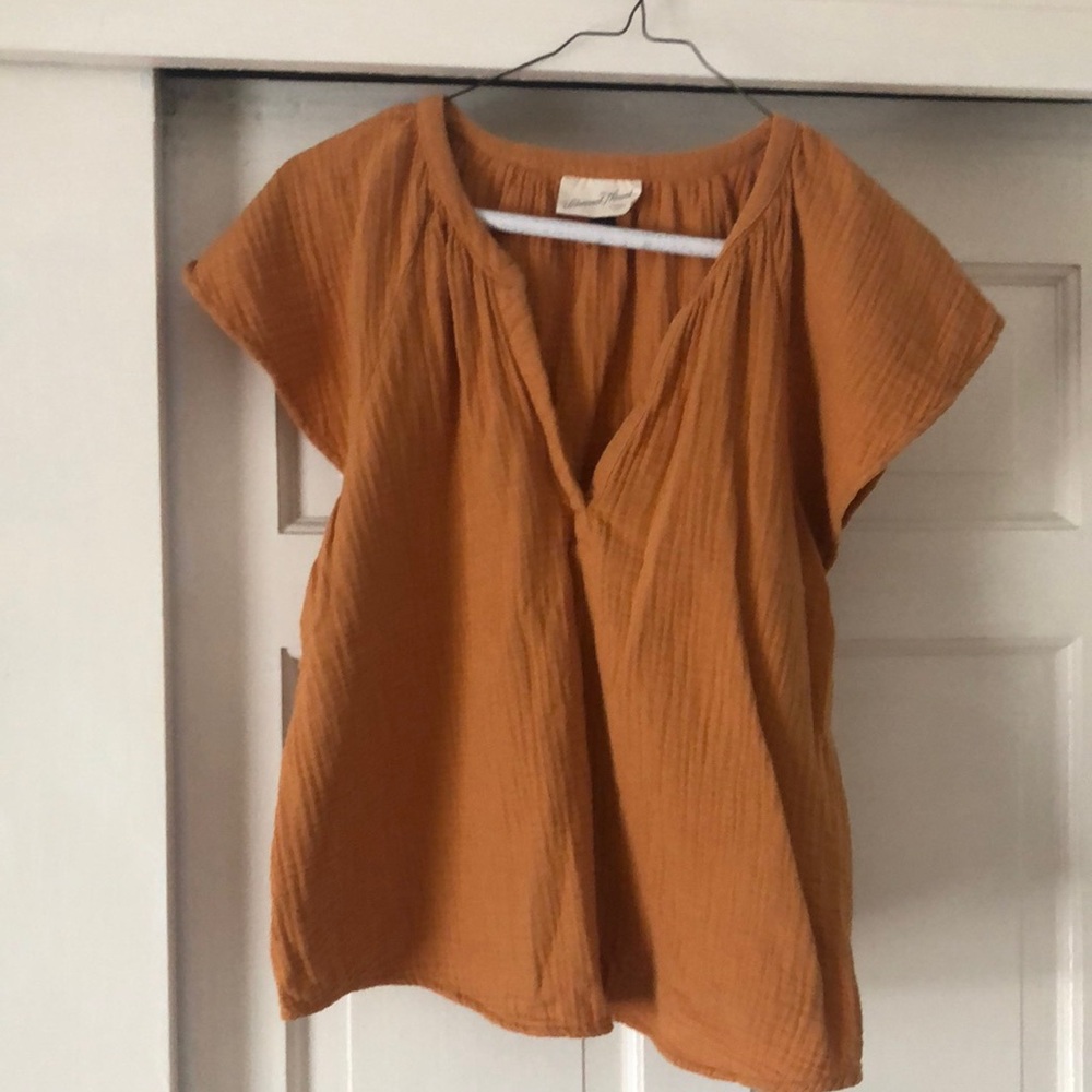 Universal Thread flutter sleeve top